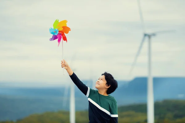 Progressive Young Asian Boy Playing Wind Pinwheel Toy Wind Turbine — Φωτογραφία Αρχείου