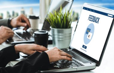 Müşteri geribildirim ve şirket işleri için mod bilgisayar yazılımı analizi