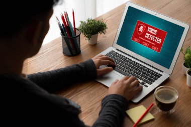 Bilgisayar ekranındaki virüs uyarısı mobil siber tehdit, hacker, bilgisayar virüsü ve kötü amaçlı yazılım tespit edildi