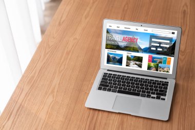 Model arama ve seyahat planlama için internet sitesi uçuş, otel ve tur rezervasyonları için anlaşma ve paket sunuyor
