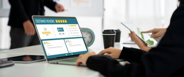 Şirket işleri için mod bilgisayar yazılımının müşteri deneyimi ve gözden geçirme analizi