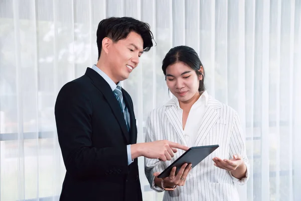 Manager Advising Guiding Younger Colleague Tablet Workplace Couple Businesspeople Formal — 스톡 사진