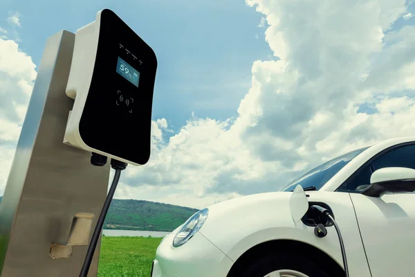 Progressive Environmental Green Technology Concept Electric Vehicle Recharging Battery Charging — Stockfoto