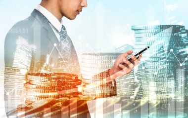 Businessman analyst working with digital finance business data graph showing technology of investment strategy for perceptive financial business decision. Digital economic analysis technology concept.