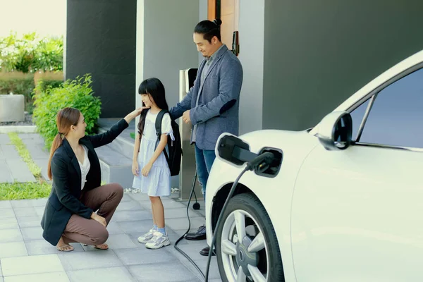 Progressive Young Parents Daughter Electric Vehicle Home Charging Station Green — Photo
