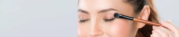 Closeup Beautiful Girl Flawless Applying Glamorous Eye Shadow Makeup Eyeliner — Photo