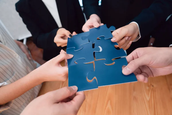 Closeup Top View Business Team Office Worker Putting Jigsaw Puzzle — Stockfoto