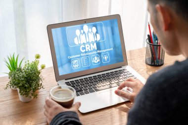 CRM işletme ve işletme için modern bilgisayarda müşteri ilişkileri yönetim sistemi