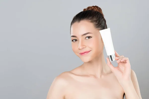 Glamorous Beautiful Perfect Natural Cosmetic Skin Woman Portrait Hold Mockup — Stock Photo, Image