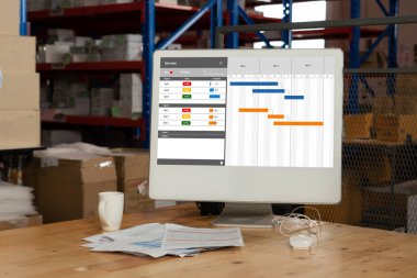 Ekip projesinin zaman çizelgesini gösteren bilgisayar ekranında, modern iş projesi yönetimi için proje planlama yazılımı