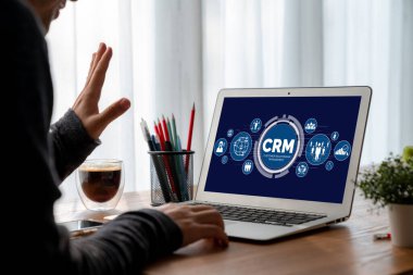 CRM işletme ve işletme için modern bilgisayarda müşteri ilişkileri yönetim sistemi