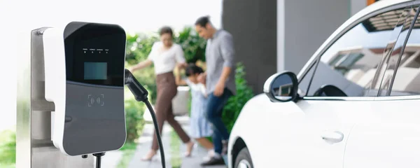 Focus Closeup Electric Vehicle Recharging Battery Home Electric Charging Station — Stock Photo, Image