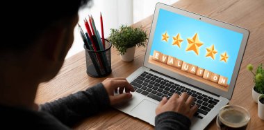 Pazarlama stratejisi planlaması için modem yazılım bilgisayarında müşteri memnuniyeti ve değerlendirme analizi