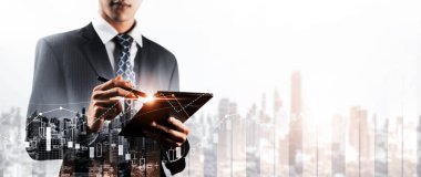 Businessman analyst working with digital finance business data graph showing technology of investment strategy for perceptive financial business decision. Digital economic analysis technology concept.