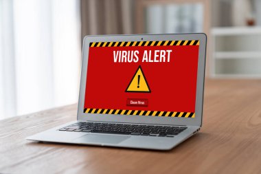Bilgisayar ekranındaki virüs uyarısı mobil siber tehdit, hacker, bilgisayar virüsü ve kötü amaçlı yazılım tespit edildi