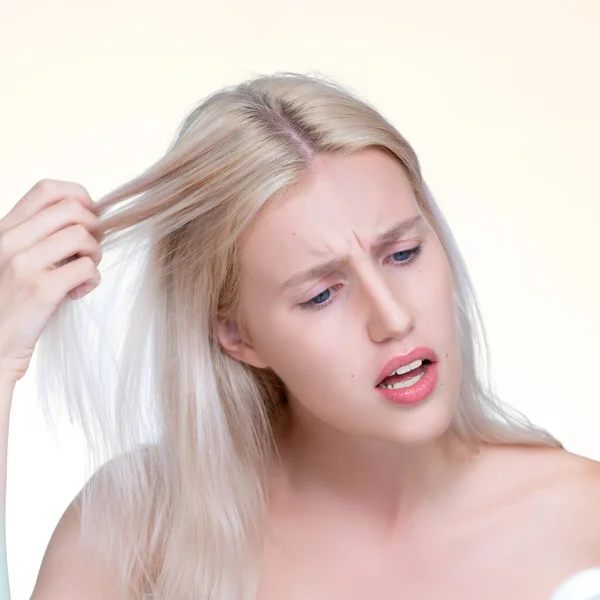 Closeup Personable Beauty Fresh Clean Skin Woman Having Dry Hair — Φωτογραφία Αρχείου
