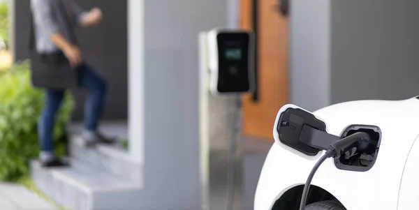 Focus Electric Car Charging Home Charging Station Blurred Progressive Man — Foto de Stock