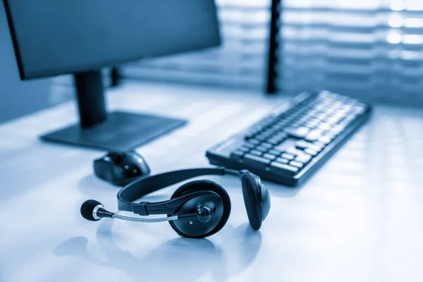 Essential Equipment Concept Competent Online Operators Call Service Agents Online — Stockfoto