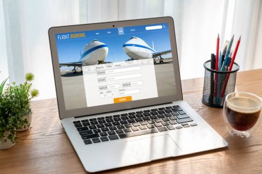 Online uçuş rezervasyon sitesi mod rezervasyon sistemi sağlar. Seyahat teknolojisi kavramı .