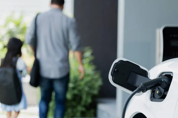 Focus Electric Car Recharging Home Charging Station Blurred Father Daughter — Φωτογραφία Αρχείου
