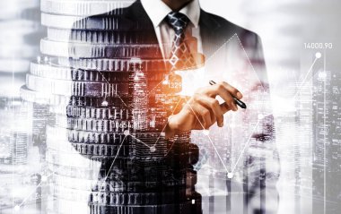 Businessman analyst working with digital finance business data graph showing technology of investment strategy for perceptive financial business decision. Digital economic analysis technology concept.