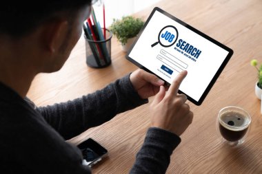 Çalışanların işe alım İnternet ağındaki iş fırsatlarını araması için mod web sitesinde online iş araması