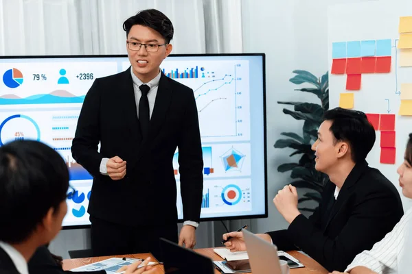 Confidence Asian Businessman Give Presentation Financial Analyzed Business Intelligence Dashboard — Stock Fotó
