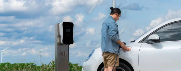 Progressive Man His Electric Car Car Recharging Energy Charging Station — Stock Photo, Image