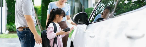 Progressive Young Happy Family Electric Vehicle Home Backyard Charging Station — Stock Photo, Image