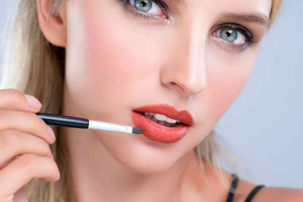 Closeup Beautiful Young Woman Flawless Healthy Skin Natural Makeup Putting — Fotografia de Stock