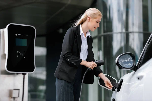 Progressive Businesswoman Insert Charger Plug Charging Station Her Electric Vehicle — Stock Fotó
