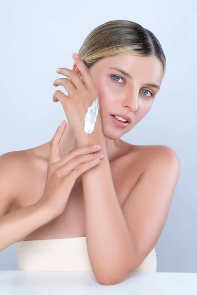 Alluring Beautiful Woman Applying Moisturizer Cream Her Hand Perfect Skincare — Stok fotoğraf