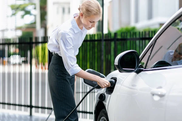 Progressive Businesswoman Insert Charger Plug Charging Station Her Electric Vehicle — Stock fotografie