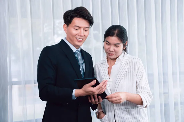 Manager Advising Guiding Younger Colleague Tablet Workplace Couple Businesspeople Formal — 스톡 사진
