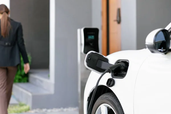 Focus Image Electric Vehicle Recharging Battery Home Charging Station Blurred —  Fotos de Stock
