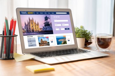 Model arama ve seyahat planlama için internet sitesi uçuş, otel ve tur rezervasyonları için anlaşma ve paket sunuyor