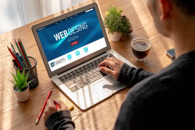 Web sitesi tasarım yazılımı çevrimiçi perakende ticaret ve e-ticaret için model şablonu sağlar