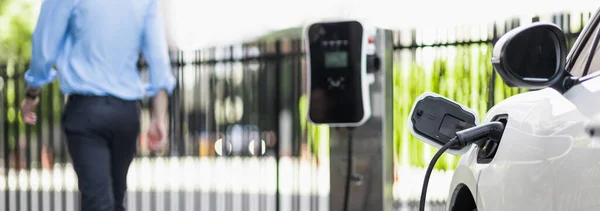 Focus Closeup Electric Vehicle Recharge Battery Public Charging Station City — Foto Stock
