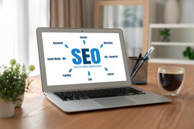 Model e-ticaret için SEO arama motoru optimizasyonu ve bilgisayar ekranında gösterilen çevrimiçi perakende işi
