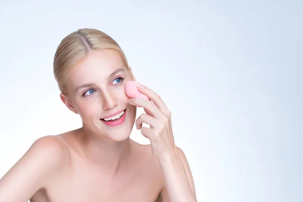 Personable Beautiful Natural Soft Makeup Woman Using Powder Puff Facial — Photo