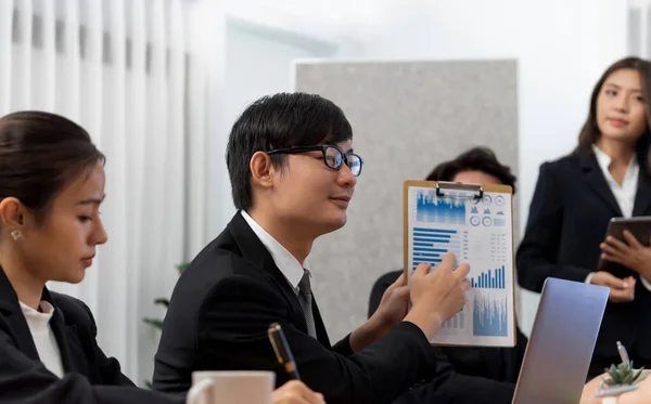 Business Team Financial Data Analysis Meeting Business Intelligence Report Paper — Foto de Stock