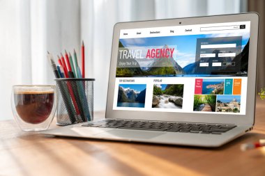 Model arama ve seyahat planlama için internet sitesi uçuş, otel ve tur rezervasyonları için anlaşma ve paket sunuyor