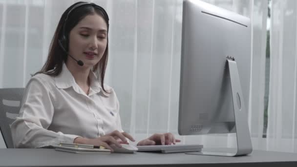 Asian Customer Support Operator Wearing Headset Microphone Working Her Desk — Stock Video
