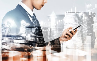 Businessman analyst working with digital finance business data graph showing technology of investment strategy for perceptive financial business decision. Digital economic analysis technology concept.