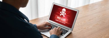 Bilgisayar ekranındaki virüs uyarısı mobil siber tehdit, hacker, bilgisayar virüsü ve kötü amaçlı yazılım tespit edildi