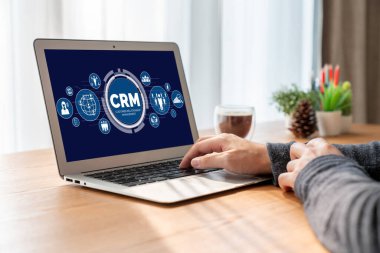 CRM işletme ve işletme için modern bilgisayarda müşteri ilişkileri yönetim sistemi