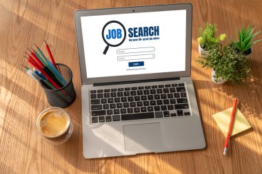 Çalışanların işe alım İnternet ağındaki iş fırsatlarını araması için mod web sitesinde online iş araması