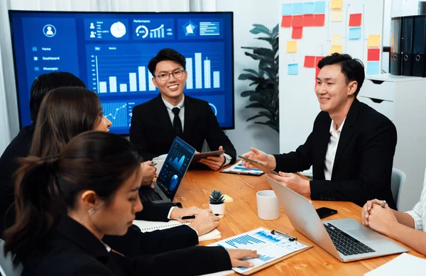 Business Team Financial Data Analysis Meeting Business Intelligence Report Paper — Foto de Stock