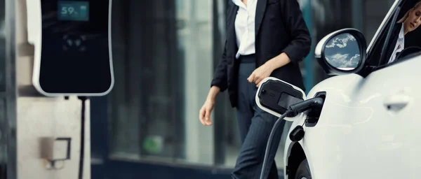 Closeup Progressive Businesswoman Wearing Suit Electric Car Recharging Public Charging — Foto de Stock