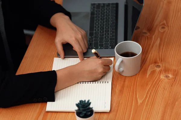 Closeup Hand Secretary Writing Notebook Laptop Coffee Her Desk Harmony — Stock Photo, Image